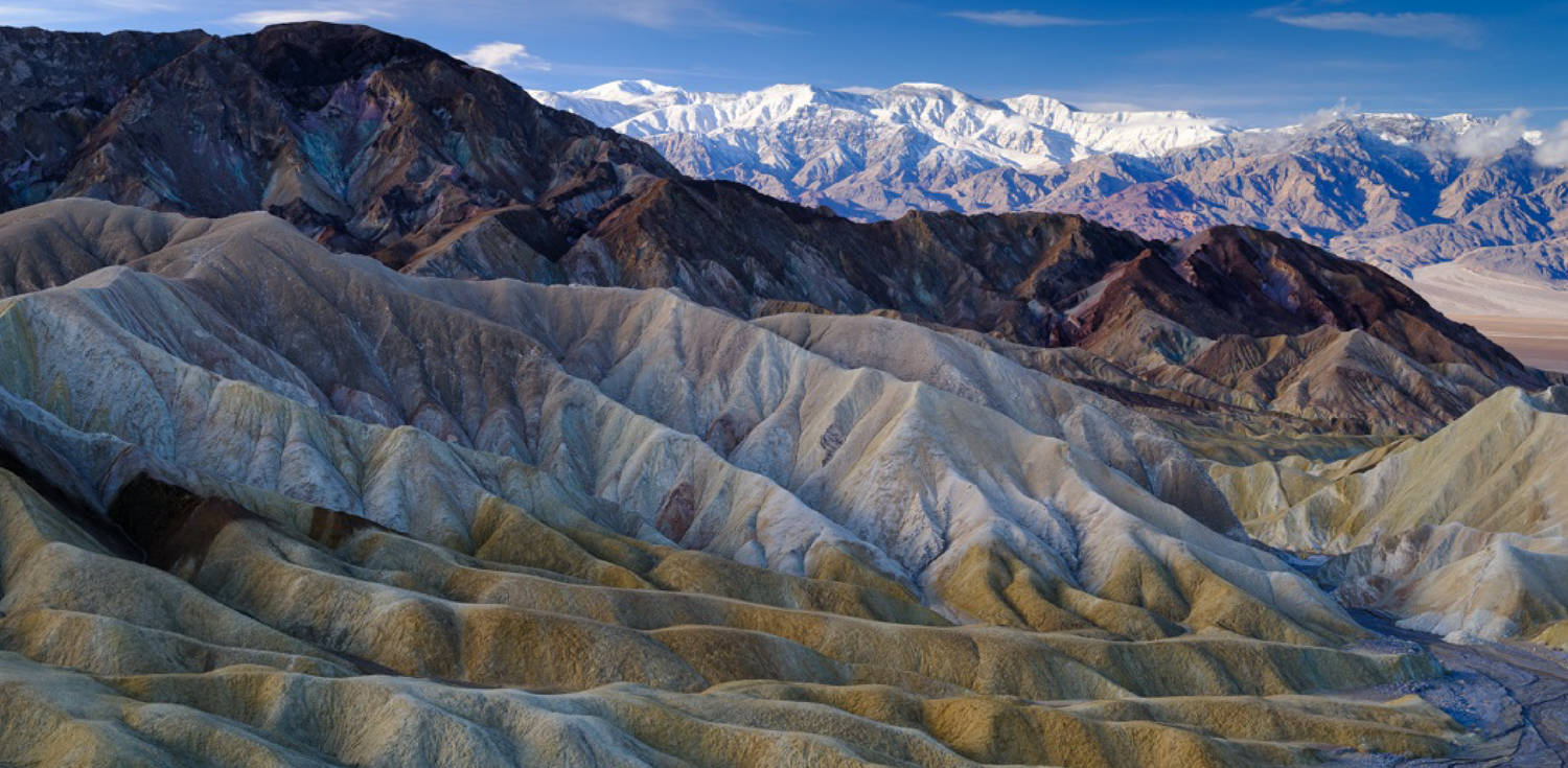 Bentonite clay - A photo of bentonite clay in its natural state, as found in the earth. The clay is a fine, grayish-green powder with a soft and smooth texture. It is composed of volcanic ash and is rich in minerals such as calcium, magnesium, and potassium. Bentonite clay is known for its detoxifying and clarifying properties, making it a popular ingredient in skincare and haircare products.